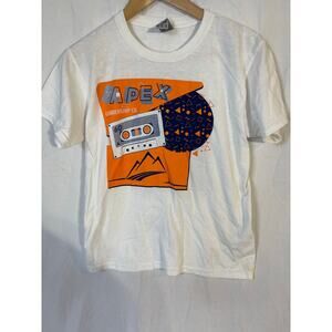 Gildan youth medium graphic tee